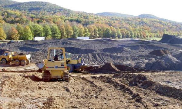 Maya Lin, <em>Storm King Wavefield</em>, 2007–08 (construction view IX, 2007)