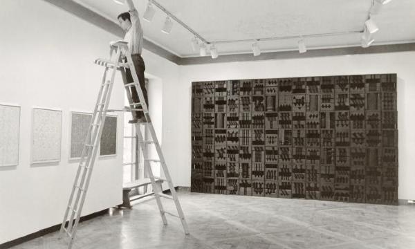 Louise Nevelson, <em>Luminous Zag: Night</em>, 1971 (installation view with David Collens, 1975)