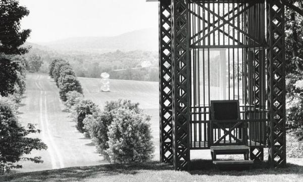 Siah Armajani, <em>Gazebo for One Anarchist: Emma Goldman</em>, 1991 (installation view, 1991)