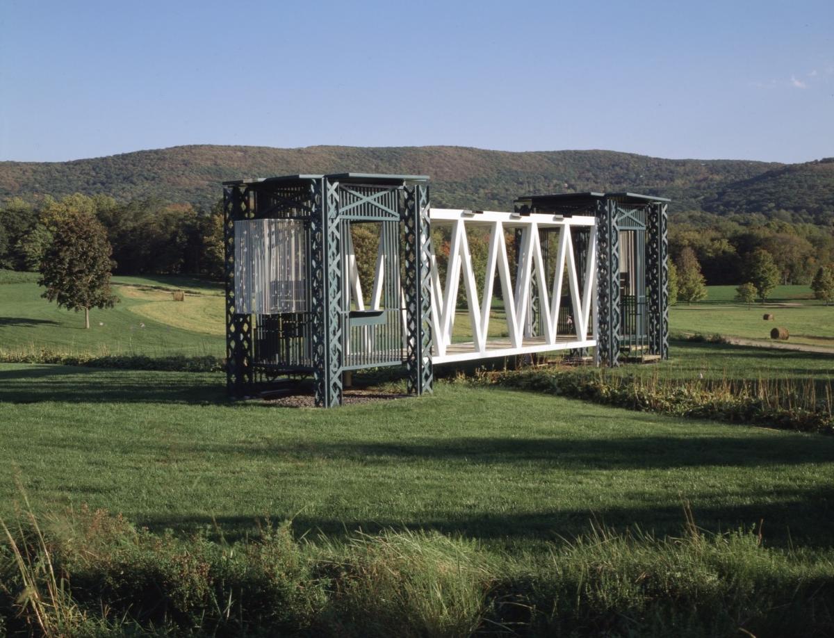Siah Armajani<i>,<i> Gazebo for Two Anarchists: Gabriella Antolini and Alberto Antolini</i>, </i>1992 (installation view)