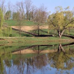 Sarah Sze,&nbsp;<i>Fallen Sky</i>, 2021; <em>Ionic Columns</em>, 1963, Storm King Art Center (installation view, 2022)