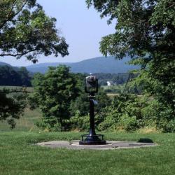 Sarah Sze,&nbsp;<i>Fallen Sky</i>, 2021; <em>Ionic Columns</em>, 1963, Storm King Art Center (installation view, 2022)