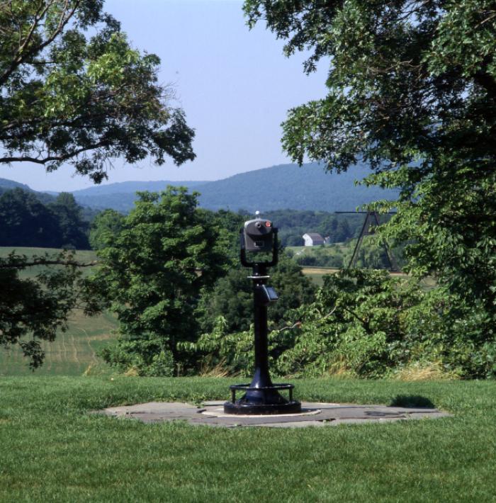 John Knight,&nbsp;<i>87&ordm;</i>, 1997&ndash;99<br />
(installation view)