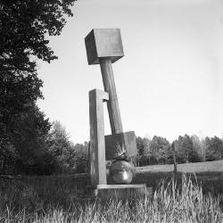 <em>Cubi XXI </em>(1964), Bolton Landing, NY, c. 1964