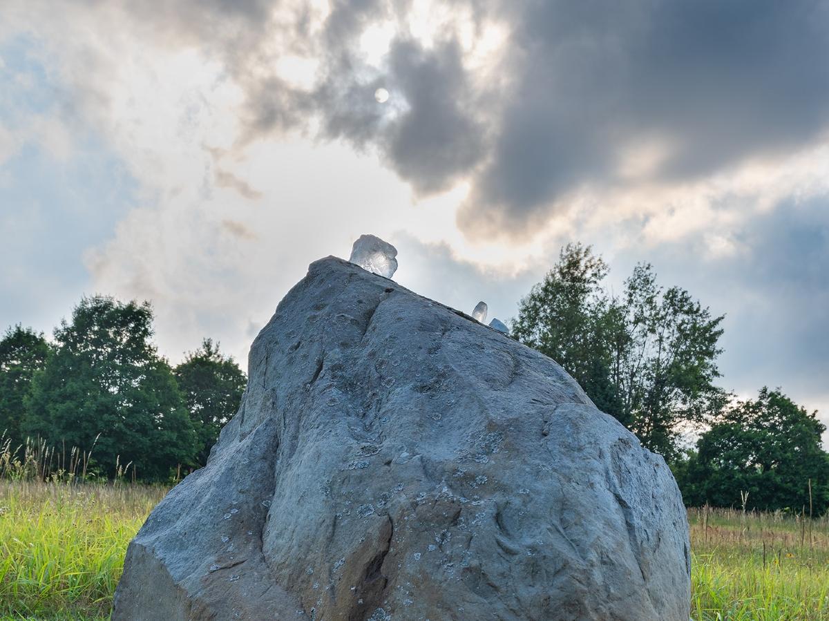 Martha Tuttle, <em>A stone that thinks of Enceladus, </em>2020<br />
(installation view, 2020)