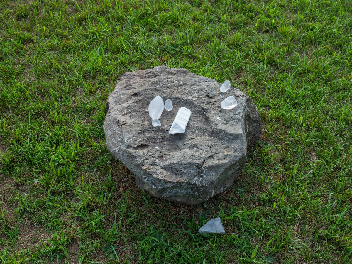 Martha Tuttle, <em>A stone that thinks of Enceladus, </em>2020<br />
(installation view, 2020)