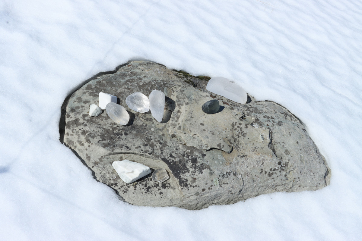 Martha Tuttle, <em>A stone that thinks of Enceladus, </em>2020<br />
(installation view, 2021)