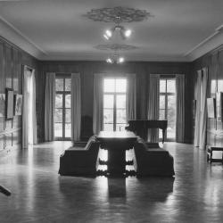 John Knight,&nbsp;<i>87&ordm;</i>, 1997&ndash;99<br />
(installation view)